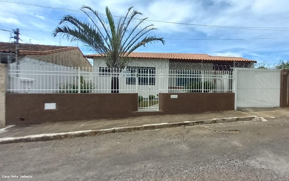 Casa para alugar com 3 quartos, 360m² - Foto 1