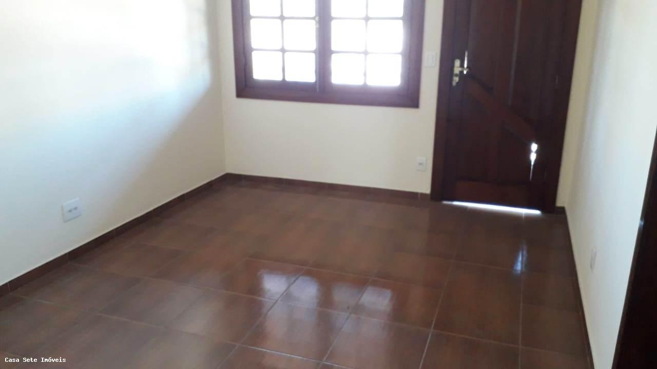 Casa para alugar com 4 quartos, 300m² - Foto 3