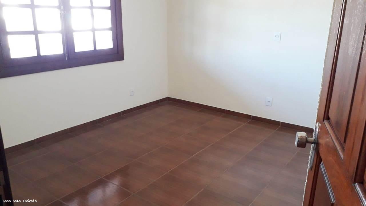 Casa para alugar com 4 quartos, 300m² - Foto 4