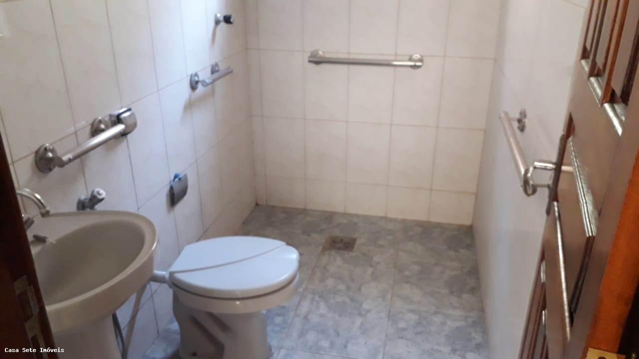 Casa para alugar com 4 quartos, 300m² - Foto 8