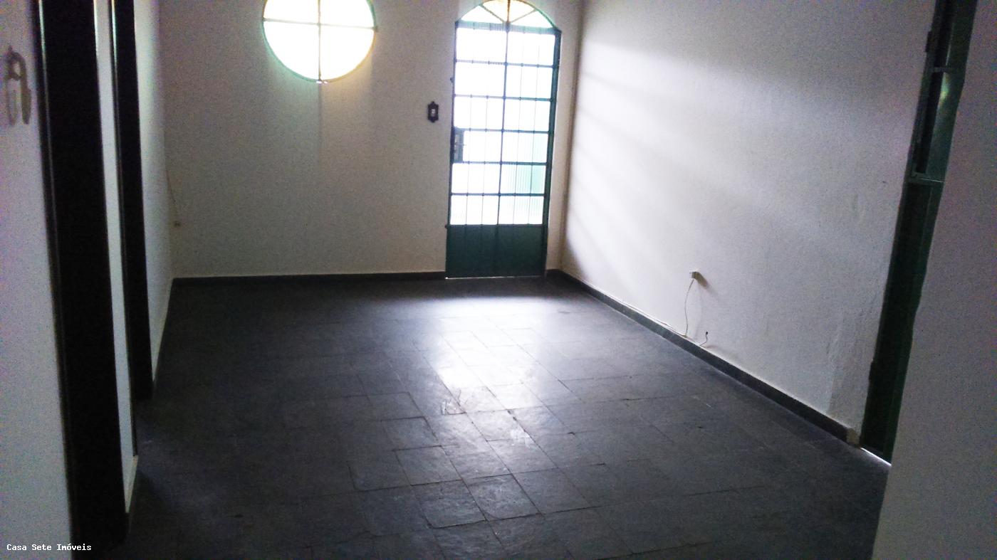 Casa para alugar com 3 quartos, 300m² - Foto 4